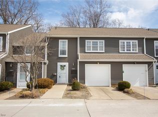 1693 Walnut Ln #17, Rocky River, OH