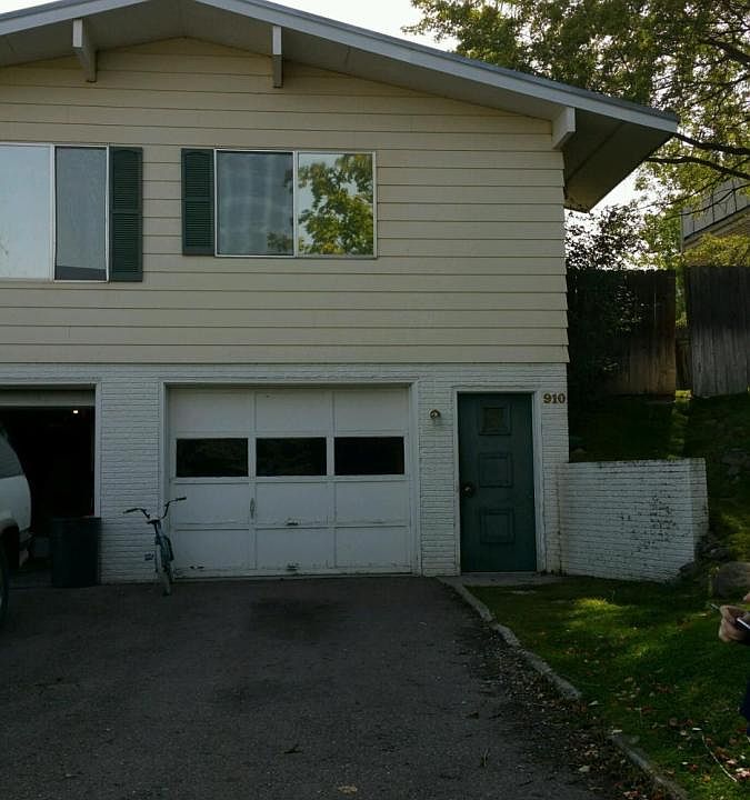 1st image of 910 Whitaker Dr
