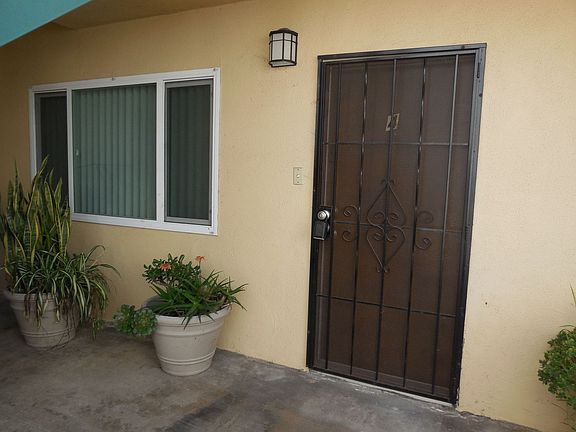 3rd image of 220 Belmont Ave APT 4