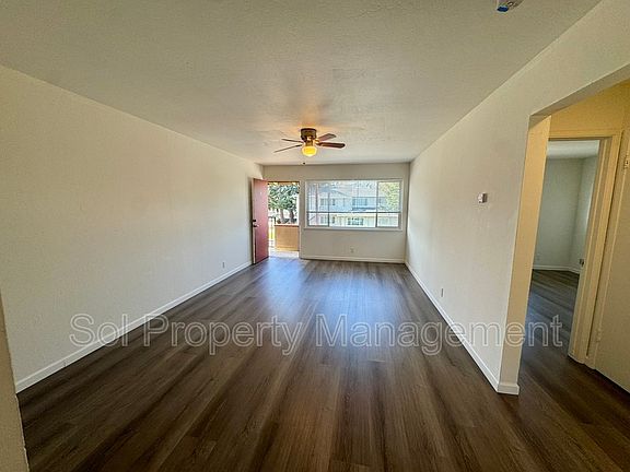 5th image of 1053 W Hamilton Ave #3