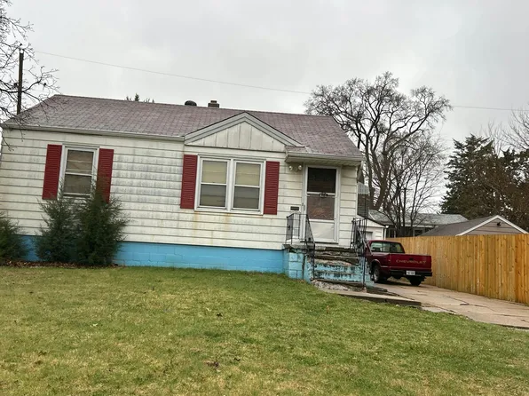 4916 S 41st St, Omaha, NE 68107