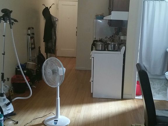3rd image of 205 E 73rd St APT 14