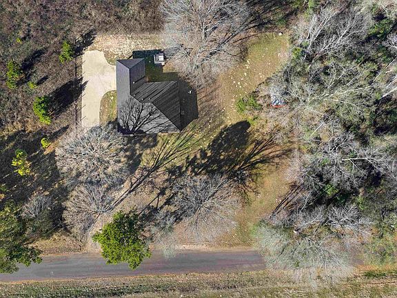 3rd image of 4589 County Road 438 W