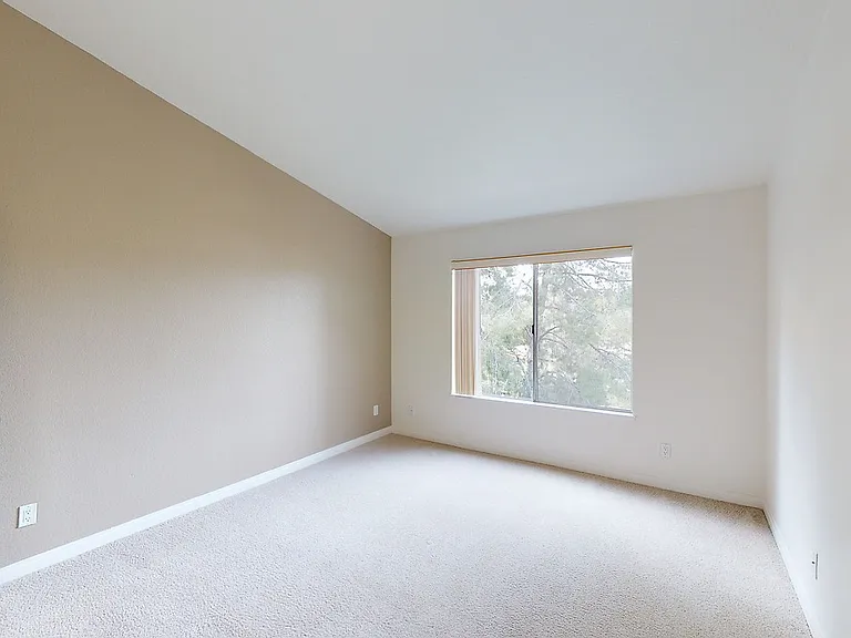 Emerald Pointe — Photo 12