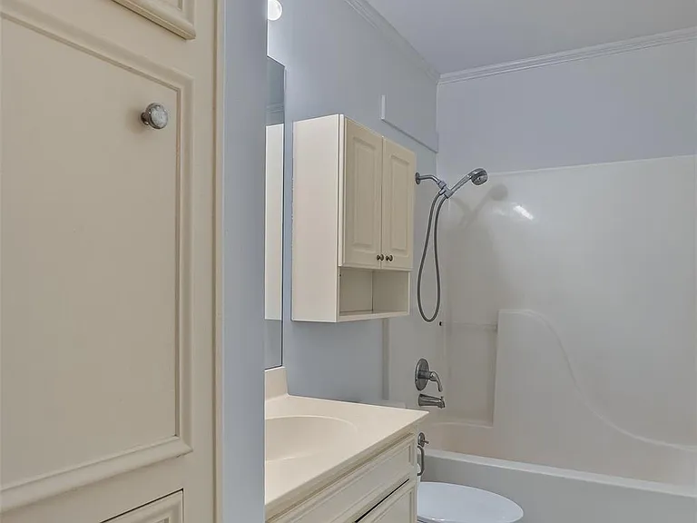 1435 Williamsburg Dr — Photo 11