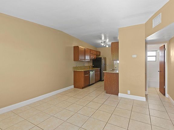 4th image of 1502 Michigan Ave APT A