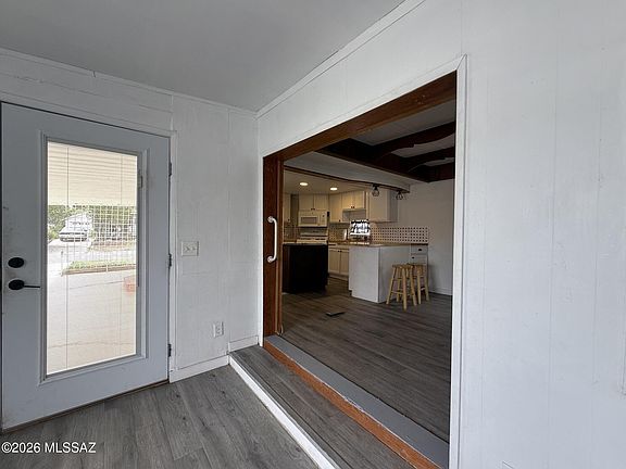 4th image of 511 E Hillcrest Dr