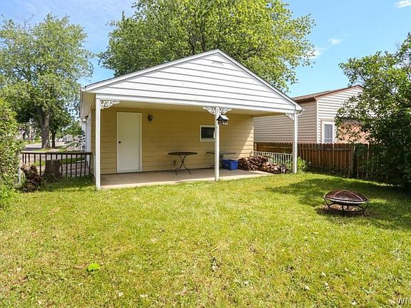 2nd image of 90 Clover Pl #1