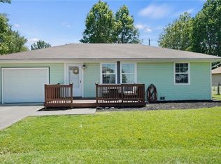 405 Sellers Pl, Lathrop, MO 64465
