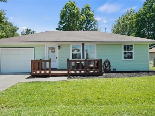 405 Sellers Pl, Lathrop, MO 64465