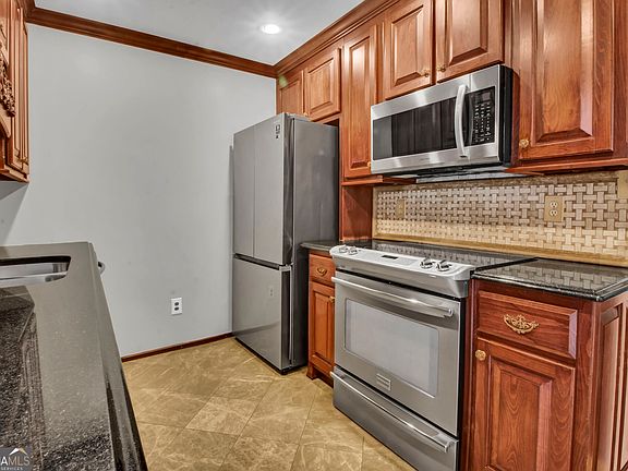 3rd image of 849 Heritage Sq