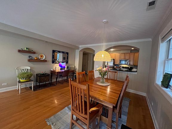 3rd image of 3927 N Greenview Ave APT 3S