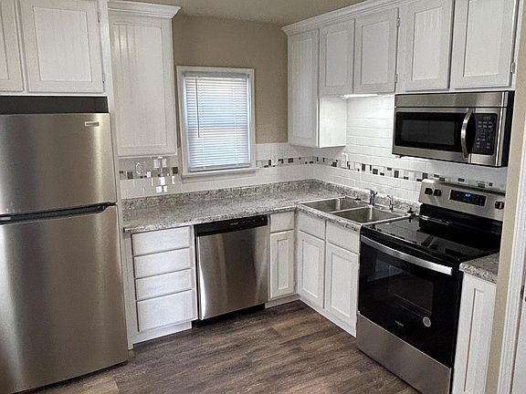 3rd image of 9623 Tennyson Ave