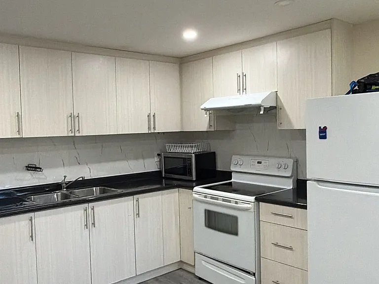 21 Floribunda Cres #BASEMENT — Photo 5