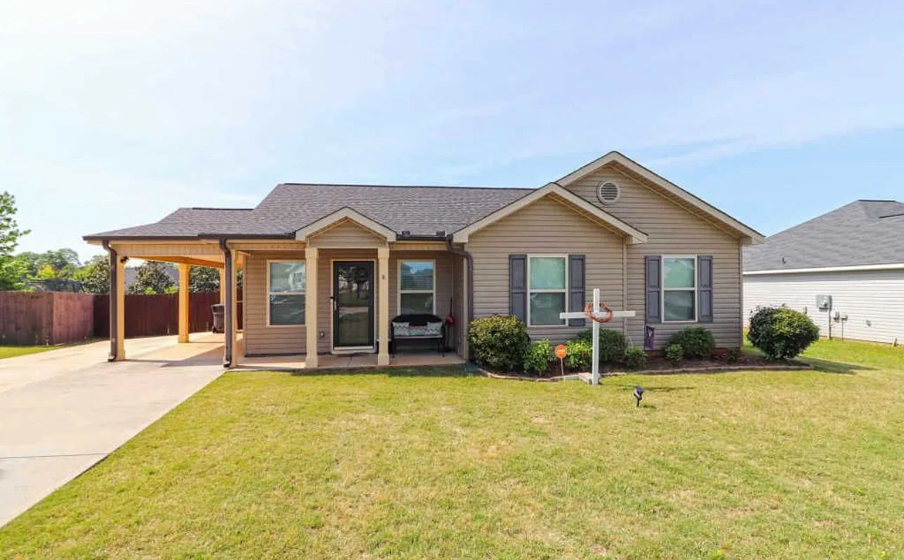 3 bed, 1278 sqft, $1,700 — Photo 1