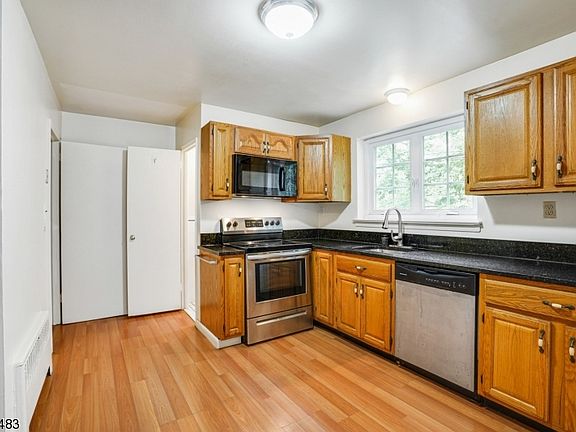 4th image of 12 S Mountain Ave Unit 27