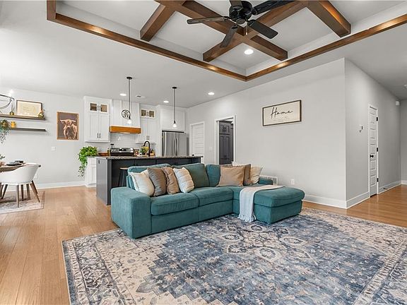 4th image of 603 SW Ridgeview Dr