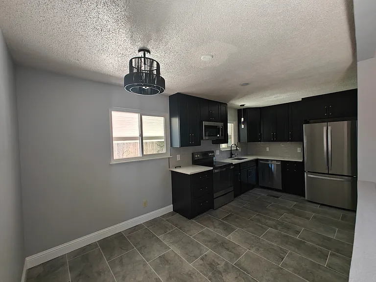 2534 Ivanhoe Dr — Photo 5