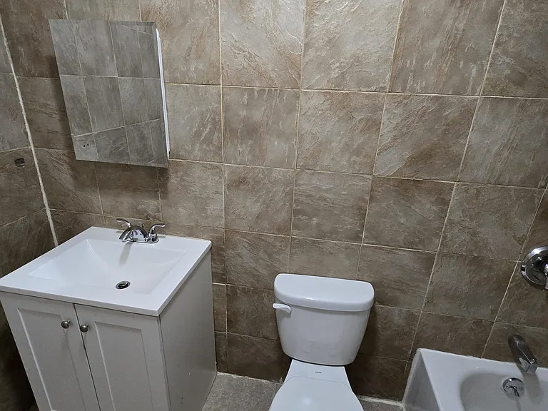 310 14th Ave #5 — Photo 19