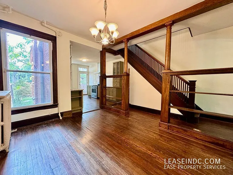 128 Adams St NW — Photo 9
