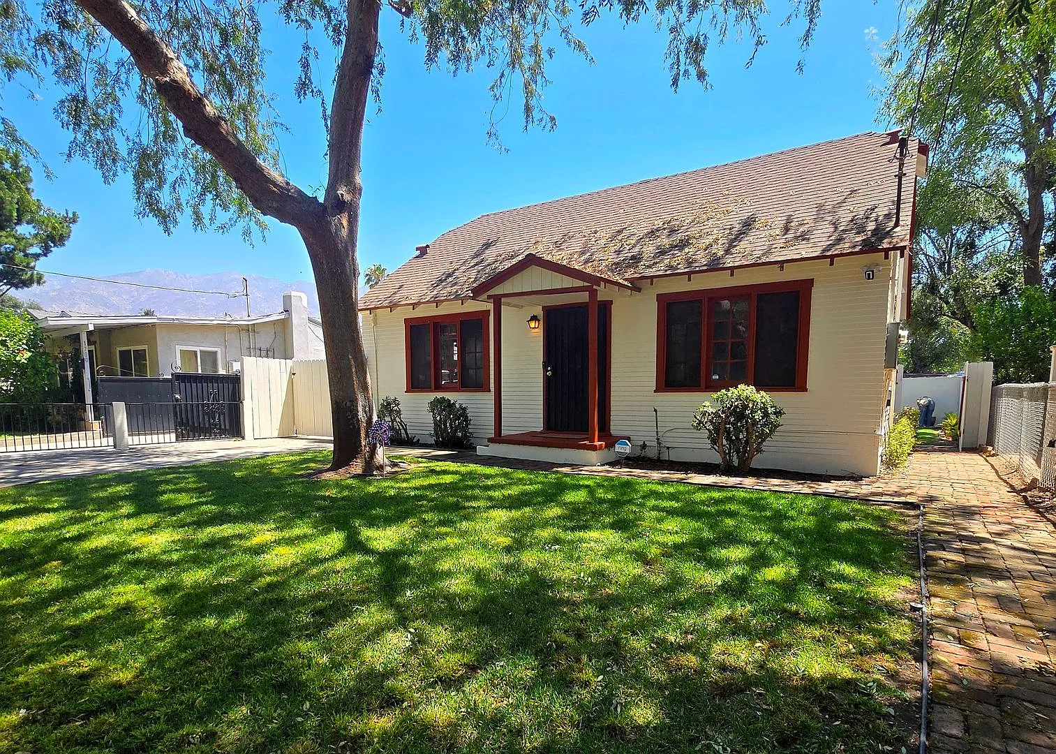 Charming Bungalow in Desirable NW Pasadena — Photo 2