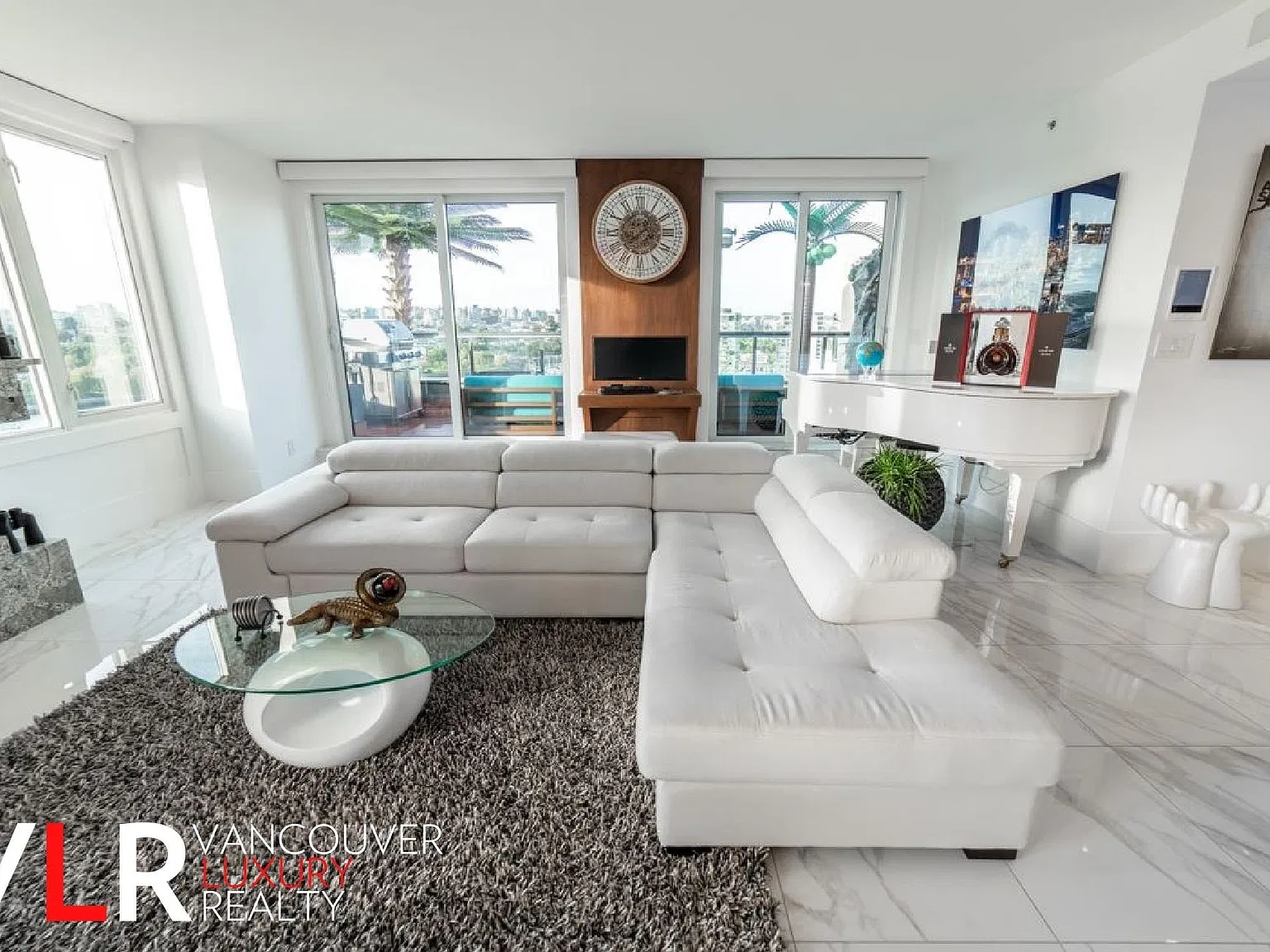 3 bed, 1982 sqft, $9,900 — Photo 1