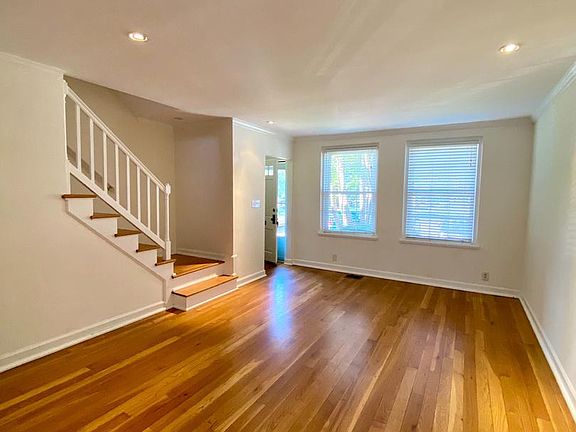 3rd image of 3504 S Wakefield St