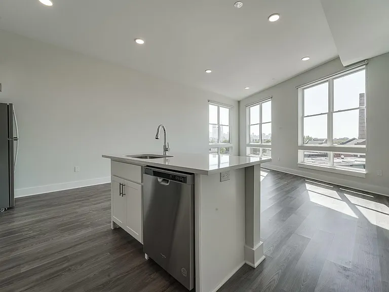 660 Grand St #310 — Photo 5