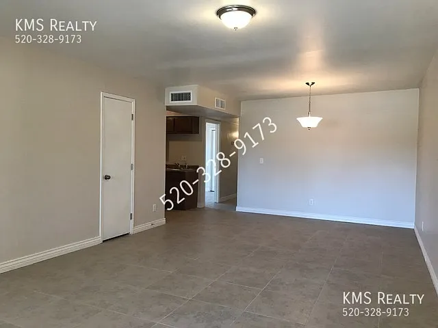 3 Bedroom 2 Bath Duplex - Owner/Agent — Photo 2