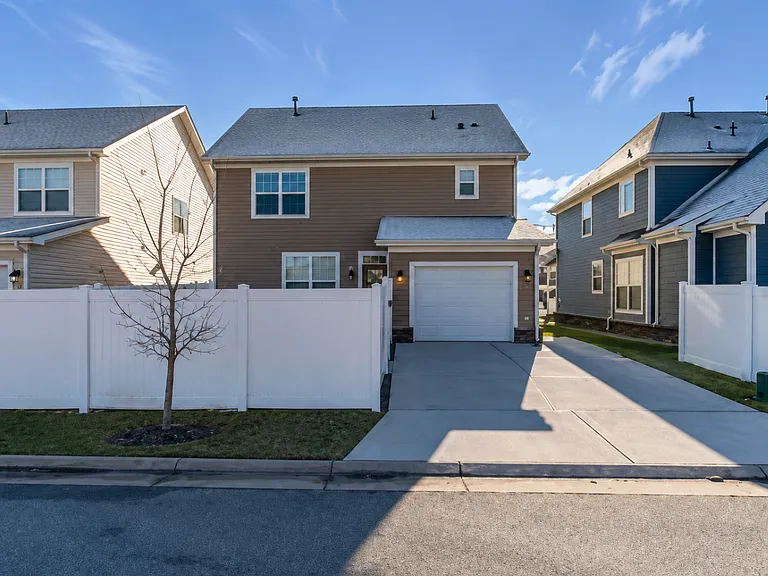 1663 Briarfield Rd — Photo 3
