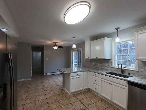 5th image of 24 Paula Dr
