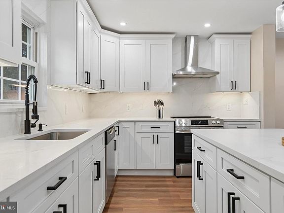 3rd image of 2924 June Ave
