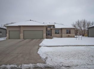 3641 Hidden Cir, West Fargo, ND 58078