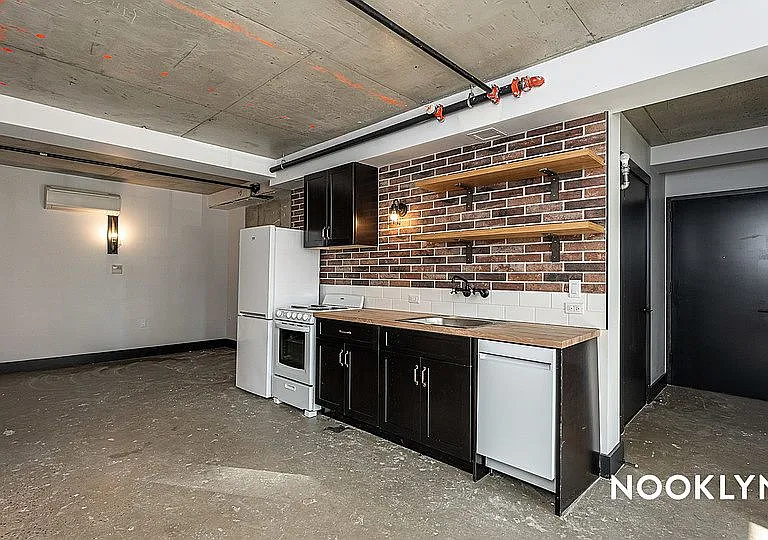 639 Foster Ave #305 — Photo 29