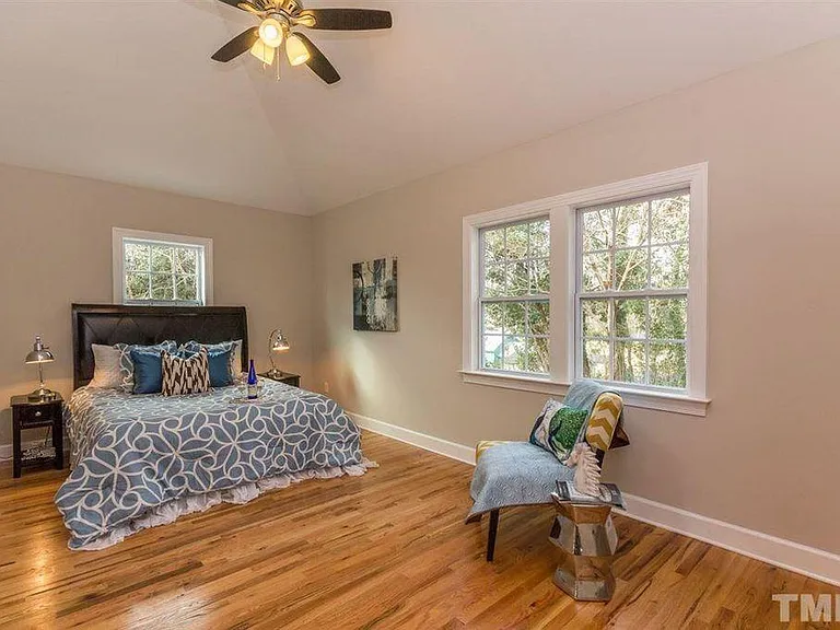 705 E Lenoir St — Photo 4
