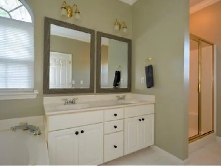 209 Lenox Ln — Photo 32