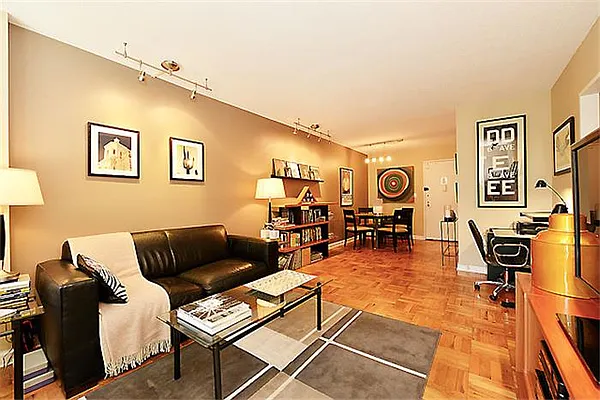 Sold by Maxwell Jacobs | media 4