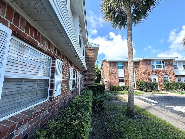 413 N Cypress Dr — Photo 25