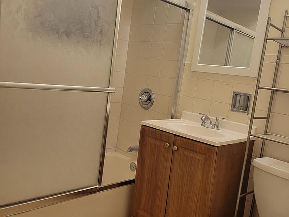 3rd image of 7315 N Damen Ave APT 2