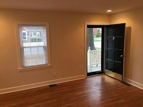 4th image of 3013 Dartmouth Ave