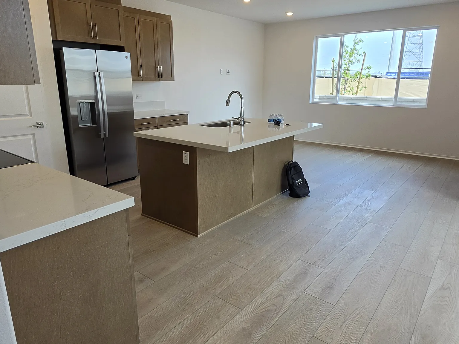 3 bed, 2.5 bath, 1824 sqft, $4,000 — Photo 4