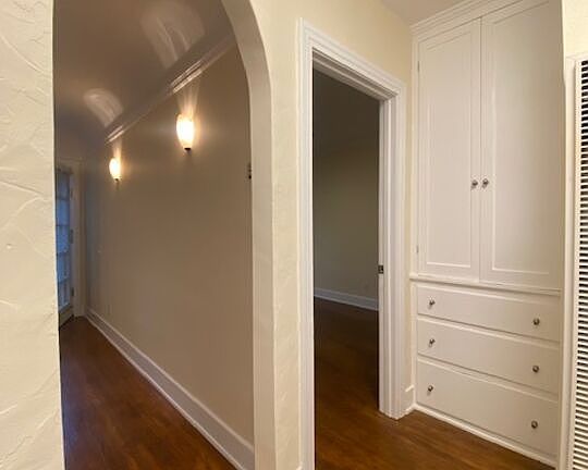 4th image of 1040 N Sweetzer Ave #1044