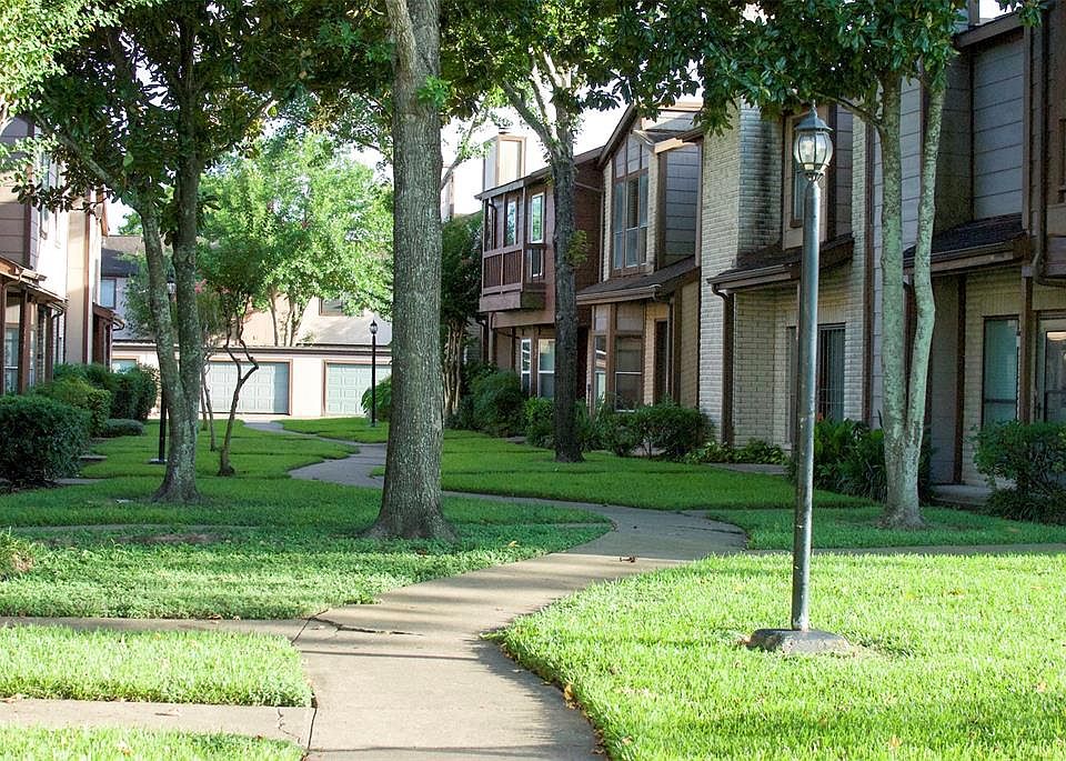 1st image of 12500 Brookglade Cir Unit 200