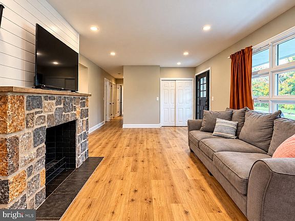 5th image of 506 S New Middletown Rd