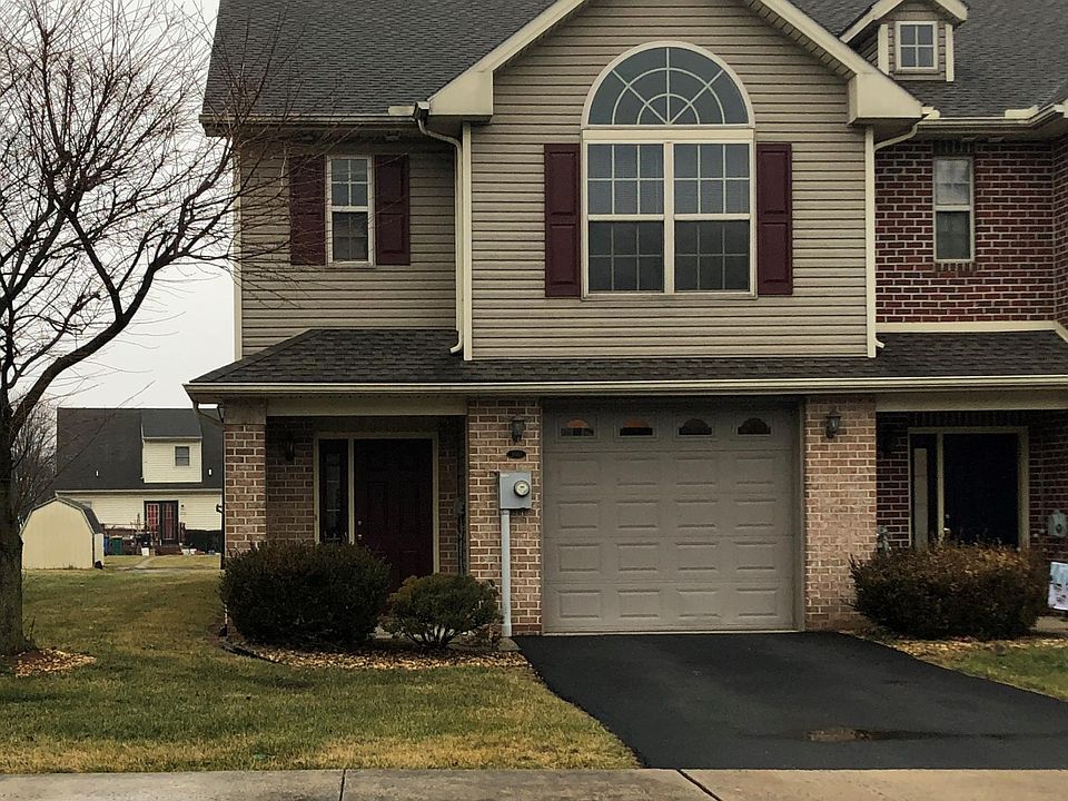 End Unit with 1 car garage