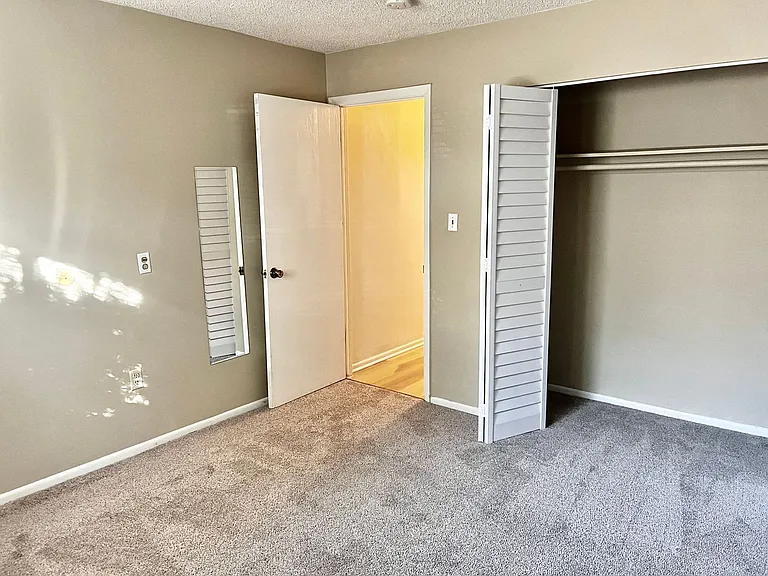 1782 & 1784 N Overland Trl — Photo 17