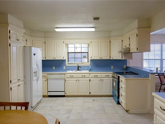 2nd image of 1041 Elizabeth St