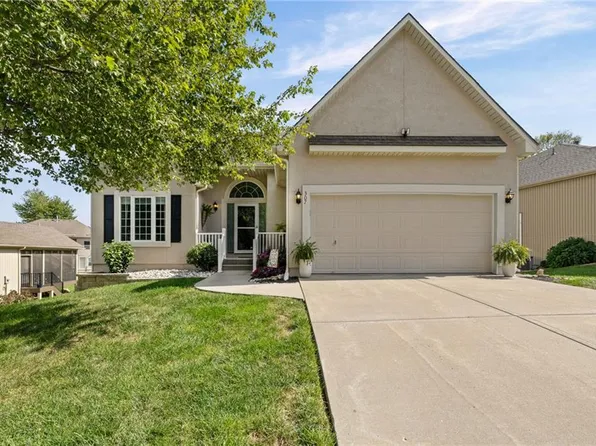 307 Alexander Creek Ct, Raymore, MO 64083
