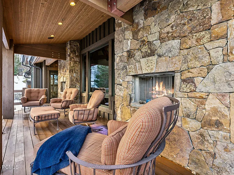 2520 Bear Hollow Dr — Photo 45