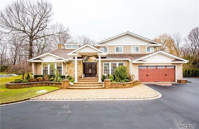 1st image of 115 Coachman Pl W